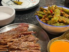 -何妹湿辣牛肉·粤式烧烤砂煲(桂雅路店)
