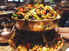 招牌双层蛙锅-沪小二炭火蛙锅(淮海中路美食不夜城店)