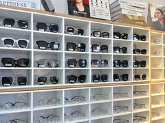 -天空之镜眼镜店蔡司依视路配镜授权零售店(望京颐堤港店)