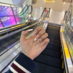 -纤贝儿美甲·科技美肤