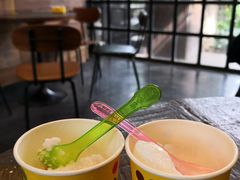 -莓园冰淇淋店
