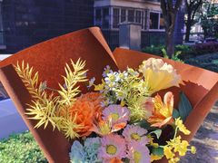 -何兮花店·气球派对鲜花店(马桥银春路万科城店)