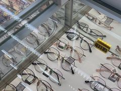 -美式眼镜·授权蔡司.依视路.尼康.豪雅.明月(南翔印象城店)