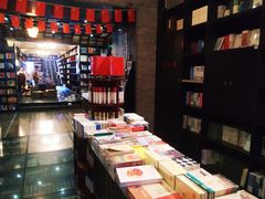 -钟书阁(松江泰晤士小镇店)