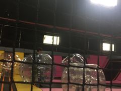 -嘿哟动霸CHUA·新潮玩运动娱乐中心·蹦床滑冰团建乐园