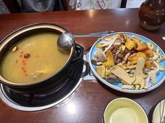 -菌之家·专业纯野生菌火锅·特色炒菌