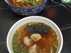 鸡汤混沌-鲜鱼口老字号美食街