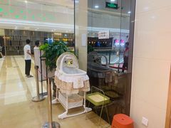 等位区-海底捞火锅(万达广场店)