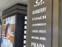 -LensCrafters亮视点·OAKLEY精选(静安嘉里中心店)