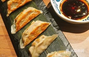 Handmade Thin-Peel Pan-Fried Dumplings