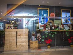 店铺侧面-屈臣氏酒窖(上海静安嘉里中心店)