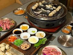 -围炉肉舍•炭烤活鳗•丹东海鲜烤肉(步行街店)