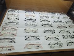 -罗伯特眼镜·蔡司官方授权(罗湖国贸店)