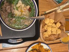 -云阿蛮云南生烫牛肉米线(奉贤路店)