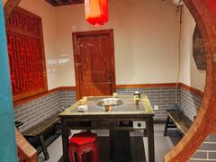 -宽板凳老灶火锅(台湾街店)