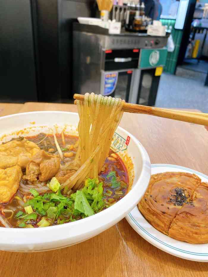 甘食记成都肥肠粉(恒隆广场店)-"那天从ole买完东西出来看见了这家