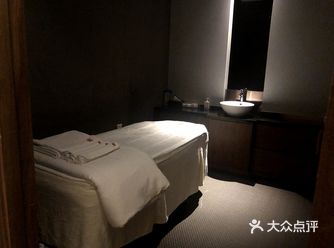 进店先给我进行皮肤测试，选择适合我的产品