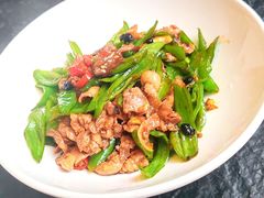 -鱼鲜饭香·招牌汽锅剁椒鱼头王