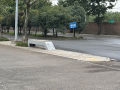 -茅草房·河畔园林火锅
