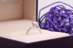 戒指-威德钻石-克拉钻大本营(南京东路店)