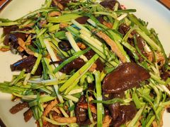 蒜苗黄蘑肉-阿春传统老菜馆(民航路店)