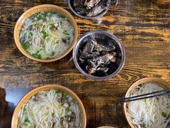 -正宗李家土鸡米线店