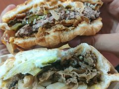 双蛋指椒牛肉汉堡-魏斯理汉堡(西安沣东吾悦店)