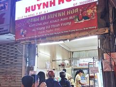 -Bánh Mì Huynh Hoa
