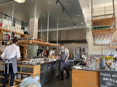 烟熏三文鱼配烤饺子皮和芥末籽酱-BOR Eatery(安福路店)