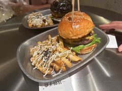-三勾JJJ Burger&Coffee(梅溪湖店)