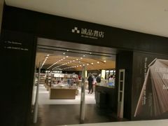 -悦思旅舍(铜锣湾地铁站店)