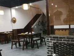 -黄桷树曹家私房菜(江与城店)