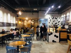 用餐区-HELLO 27 意面·沙拉·帕尼尼