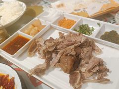 -沙枣树辣子鸡•新疆家常菜(喀什西路店)
