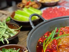 鸳鸯菌菇锅-冯校长老火锅(广州正佳广场店)