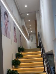 -艾米莉 烫染沙龙