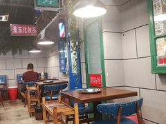 大堂-超越炭火牛蛙火锅鸡(河东店)