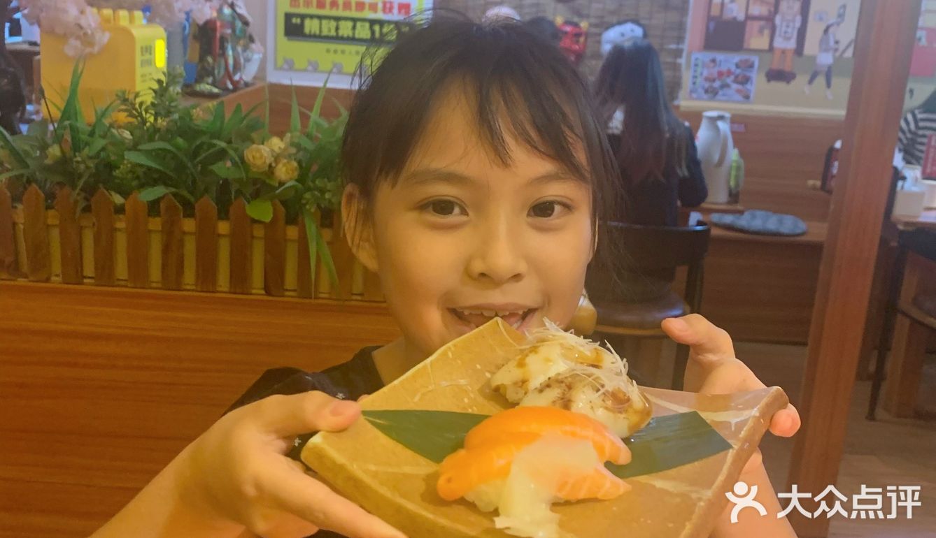 如果你还没来过秋山屋吃榴莲卷 别说你是日料控