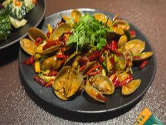 -曼听小寨海鲜烧烤·大连辣炒大王(盖州街店)