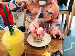 -Chom Cafe and Restaurant