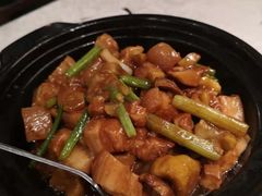手工薯粉栗子焖腩肉-五稻厨房粤西菜(新闻店)