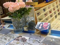 -MiRi眼镜连锁·蔡司·尼康控优点合作店(莘庄店)