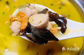 Mixed Mushroom and Shepherd's Purse Dumpling Pot