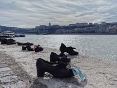 -多瑙河畔鞋履雕塑