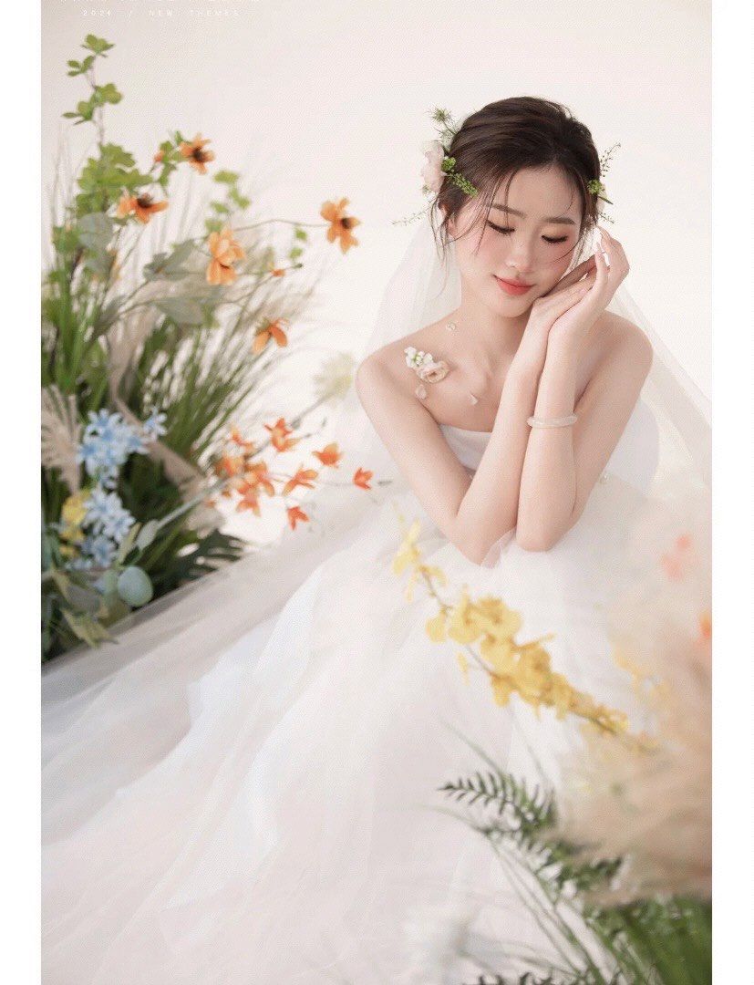 一个人的婚纱照也可以很好看,做自己的花,沿路绽放!