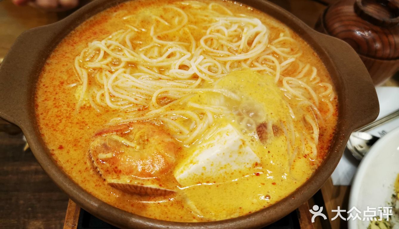 蛋很滑，一个人吃真的超级饱，份量足，炸豆腐外焦里嫩
