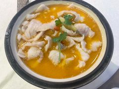 招牌酸汤鱼中锅-老浒记烤鸭-北京菜(琉璃厂店)