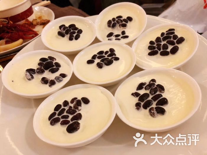 上海大酒店自助餐餐厅法式奶冻图片 - 第1张