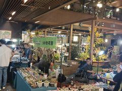 -瑞虹新天地月亮湾