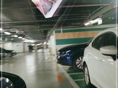 -世纪都会-停车场